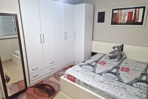 Shtepi me qera Apartament ne Tirane, 2+1, Mobilimi E mobiluar, Pagesa 600  Euro.