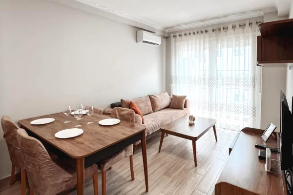 !!Rruga 5 Maj - SUPER Apartament me Qira 1+1 !!!