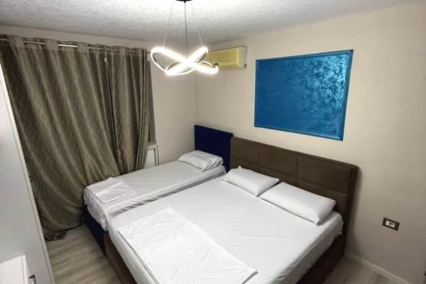 Jepet me Qira Apartament 1+1 me Verandë – Medrese!!