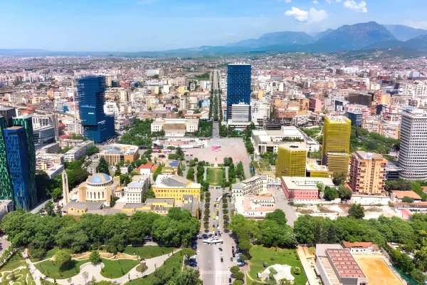  Jepet me Qera Apartament 3+1+2 – Yzberisht (Tek Pallatet Çabej) !