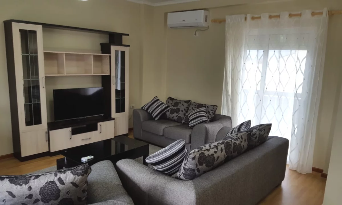 Shtepi me qera Apartament ne Tirane, 2+1, Mobilimi E mobiluar, Pagesa 400  Euro.