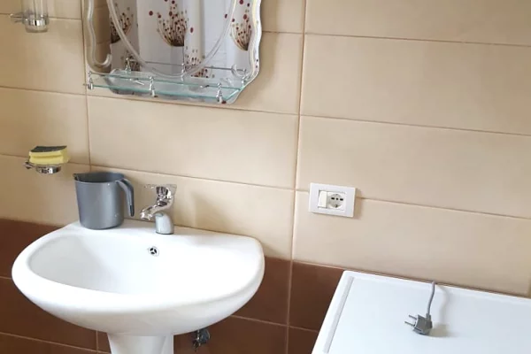 Shtepi me qera Apartament ne Tirane, 2+1, Mobilimi E mobiluar, Pagesa 400  Euro.