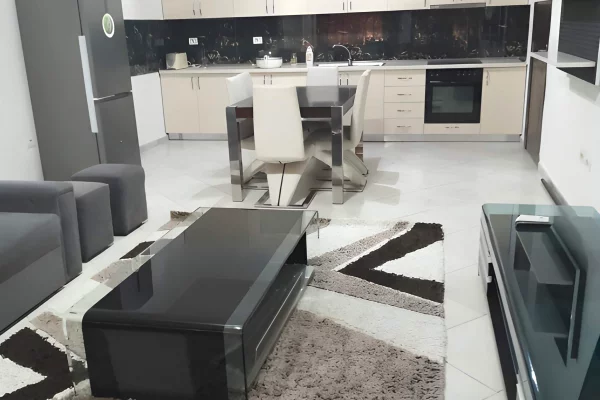 Appartamento in affitto a Tirana 2+1, Arredato