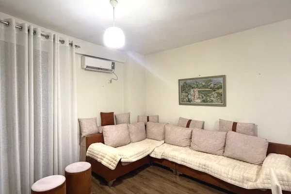 Shtepi me qera Apartament ne Tirane, 2+1, Mobilimi E mobiluar, Pagesa 500  Euro.