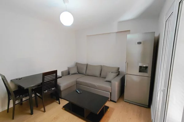 Jepet Apartament me Qira 1+1 tek Rruga e Dibrës !