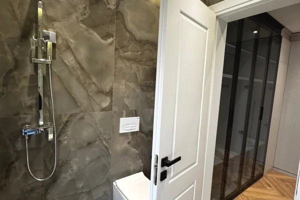 Shtepi me qera Apartament ne Tirane, 2+1, Mobilimi E mobiluar, Pagesa 1,300  Euro.