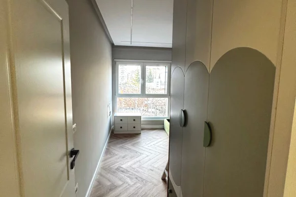 Shtepi me qera Apartament ne Tirane, 2+1, Mobilimi E mobiluar, Pagesa 1,300  Euro.