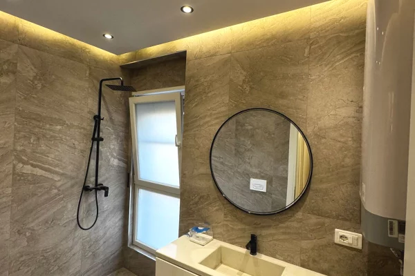 Shtepi me qera Apartament ne Tirane, 2+1, Mobilimi E mobiluar, Pagesa 1,300  Euro.