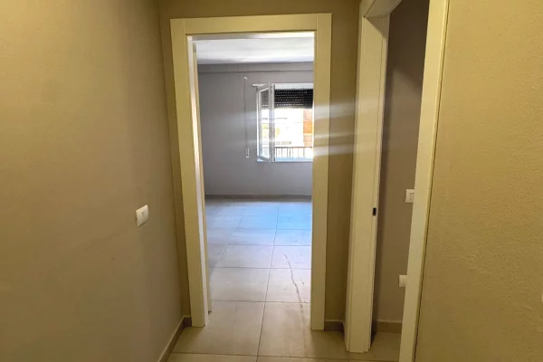 Ambient biznesi me qera 1+1 ne Tirane - 600 Euro