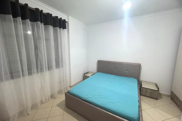 Shtepi me qera Apartament ne Tirane, 2+1, Mobilimi E mobiluar, Pagesa 500  Euro.