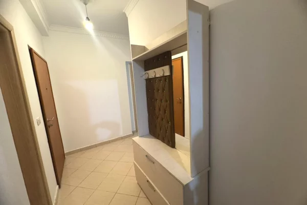 Shtepi me qera Apartament ne Tirane, 2+1, Mobilimi E mobiluar, Pagesa 500  Euro.