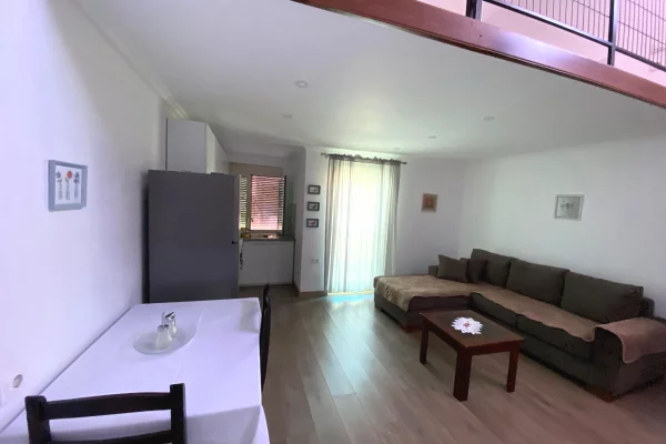📌Jepet me Qira Apartament 1+1 tek Rruga e Durrësit !