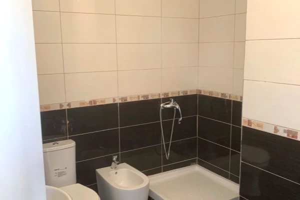 Appartamento in vendita a Tirana 2+1, SemiArredato