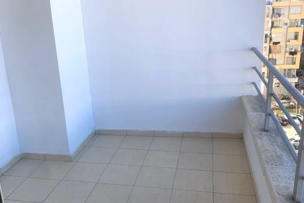 Appartamento in vendita a Tirana 2+1, SemiArredato