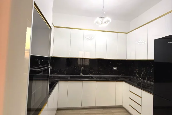 Shtepi me qera Apartament ne Tirane, 3+1, Mobilimi E mobiluar, Pagesa 650  Euro.