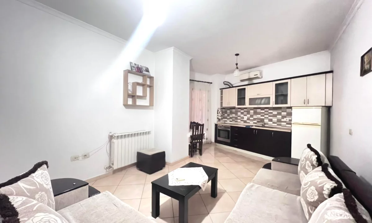 Appartamento in affitto a Tirana 1+1, Arredato