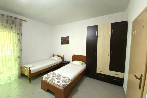 🏡 Jepet me Qira Garsoniere – Rruga e Durrësit !