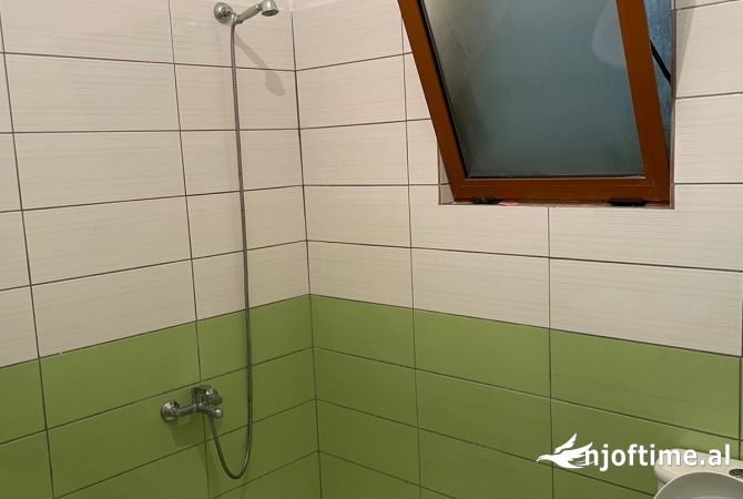 Shtepi me qera Shtepi Private ne Tirane, 1+1, Mobilimi E mobiluar, Pagesa 30,000  Leke.