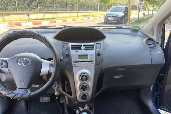 Makina ne shitje ne Tirane, Toyota, 2007 Benzine,Kambio Automatik Pagesa 4,200  Euro.