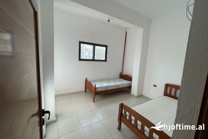 Shtepi me qera Shtepi Private ne Tirane, 3+1, Mobilimi E mobiluar, Pagesa 450  Euro.