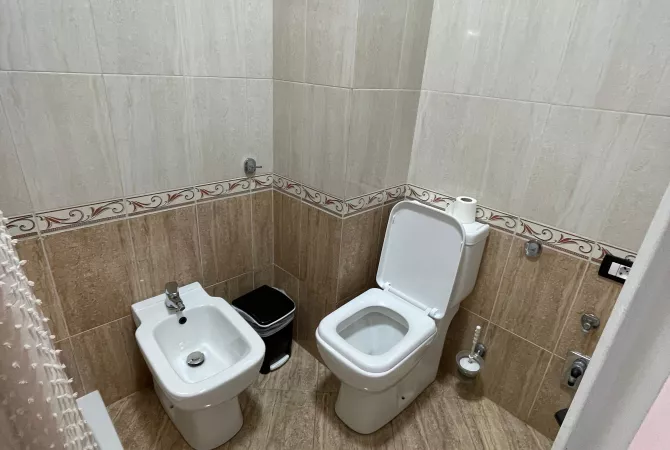 Shtepi me qera Apartament ne Tirane, 1+1, Mobilimi E mobiluar, Pagesa 699  Euro.