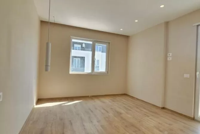 Shtepi ne shitje Apartament ne Tirane, 2+1, Mobilimi Bosh, pa mobiluar, Pagesa 125,000  Euro.