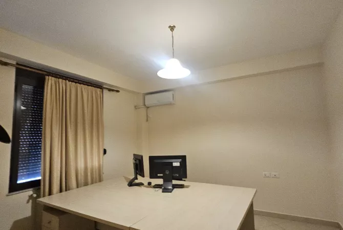 Ambient biznesi me qera 1+1 ne Tirane - 65,000 Leke
