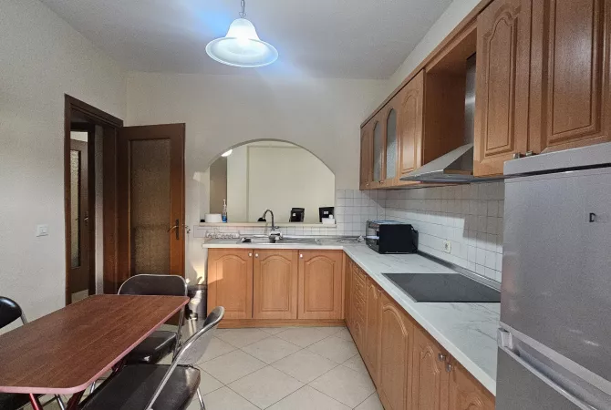 Ambient biznesi me qera 1+1 ne Tirane - 65,000 Leke