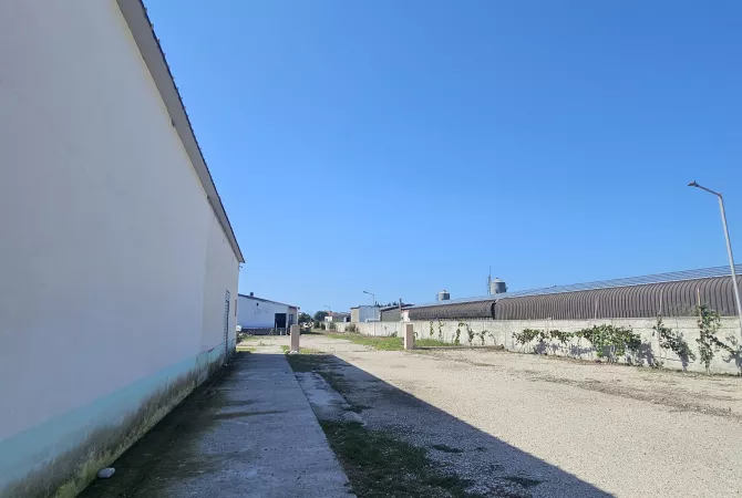 Ambient biznesi ne shitje 4+1 ne Durres - 450,000 Euro