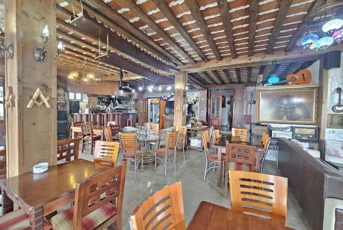 Jepet me Qira PRONE UNIKE PER ATA QE E JA DINE VLEREN Ambient per: LOKAL/RESTORANT- cmimi 3000 euro