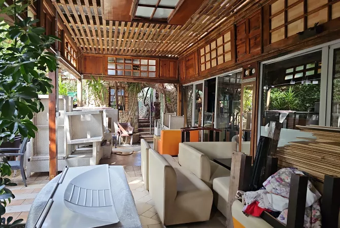 Jepet me Qira PRONE UNIKE PER ATA QE E JA DINE VLEREN Ambient per: LOKAL/RESTORANT- cmimi 3000 euro