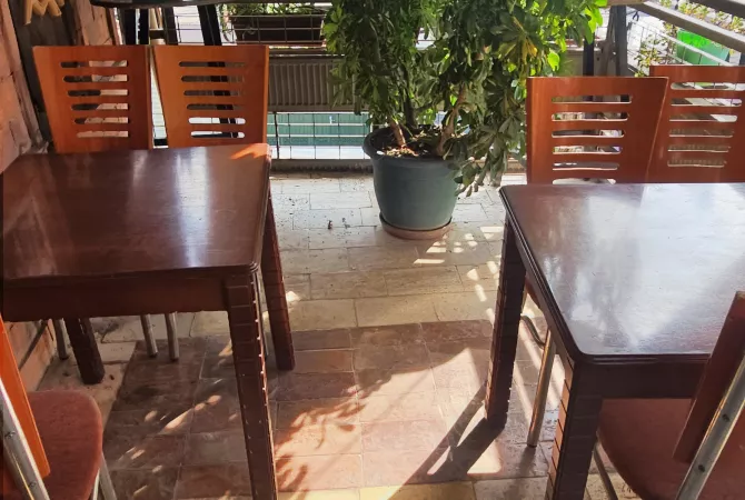 Jepet me Qira PRONE UNIKE PER ATA QE E JA DINE VLEREN Ambient per: LOKAL/RESTORANT- cmimi 3000 euro