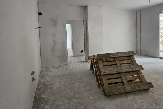 Shtepi ne shitje Apartament ne Tirane, 2+1, Mobilimi Bosh, pa mobiluar, Pagesa 214,500  Euro.