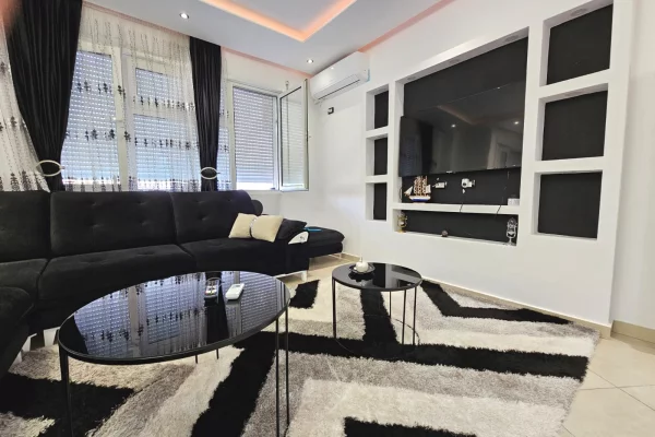 Shtepi me qera 2+1 ne Tirane - 800 Euro