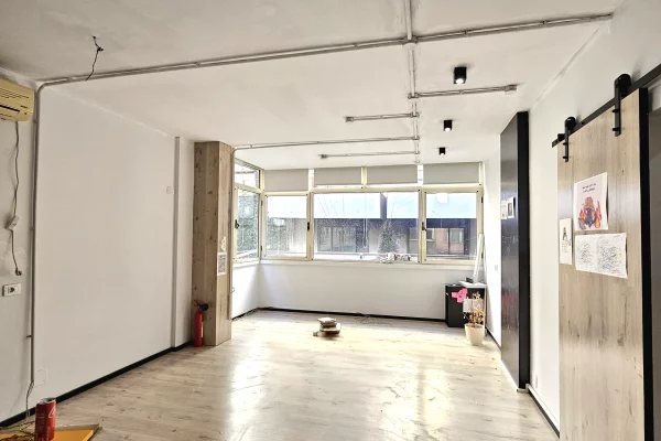 Ambient biznesi me qera 3+1 ne Tirane - 1,500 Euro