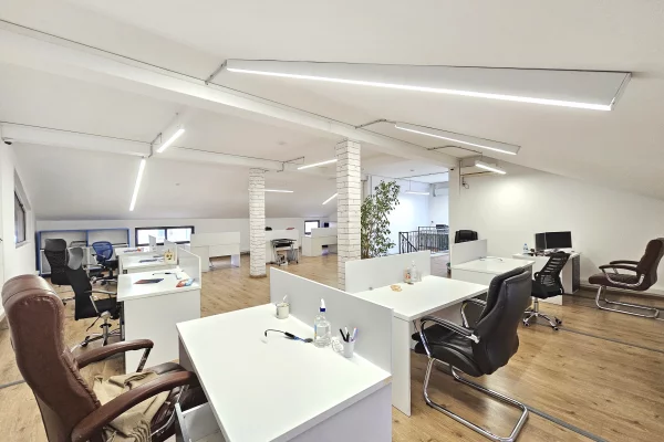 Ne BLLOK Jepet me Qira Zyre me siperfaqe 311 m2 e ndare me dy kate Rruga Sami Frasheri