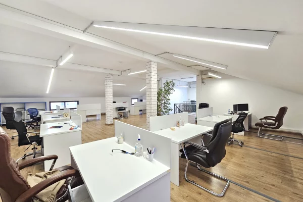 Ne BLLOK Jepet me Qira Zyre me siperfaqe 311 m2 e ndare me dy kate Rruga Sami Frasheri