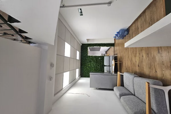 Ne BLLOK Jepet me Qira Zyre me siperfaqe 311 m2 e ndare me dy kate Rruga Sami Frasheri