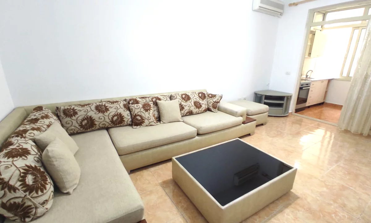 Appartamento in affitto a Tirana 1+1, Arredato