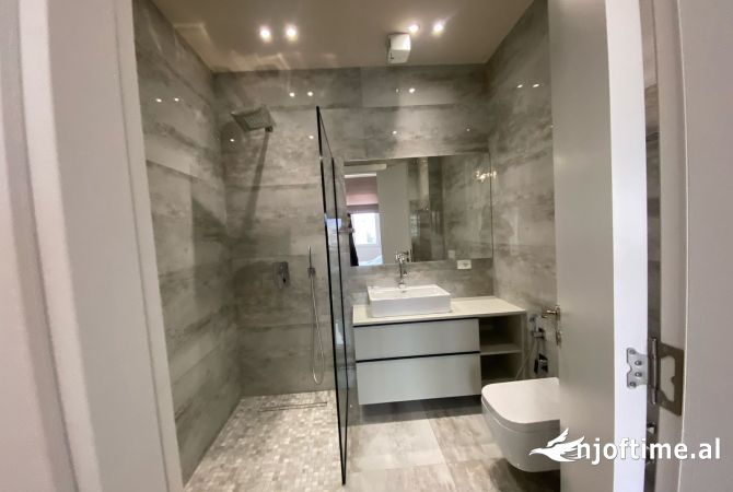 Shtepi me qera 2+1 ne Tirane - 1,100 Euro