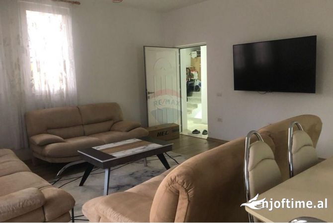 Shtepi me qera 2+1 ne Tirane - 550 Euro