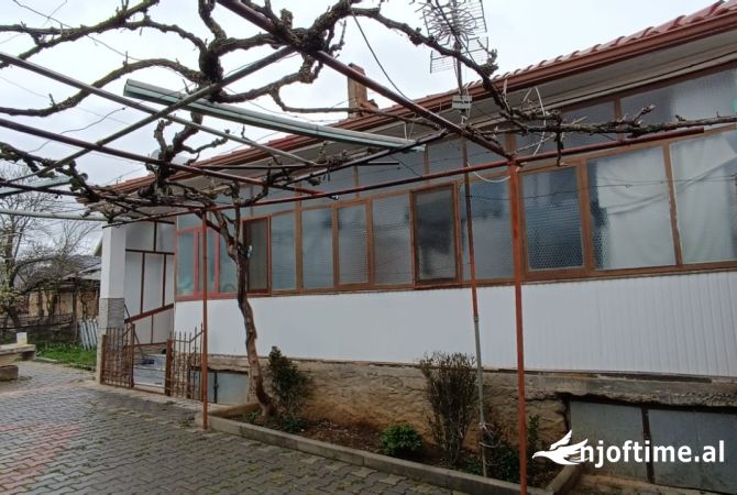 Shtepi ne shitje 2+1 ne Korce - 60,000 Euro