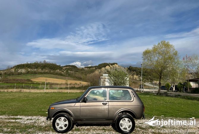 Makina ne shitje ne Tirane, Tjeter, 2016 Benzine,Kambio Manual Pagesa 7,000  Euro.