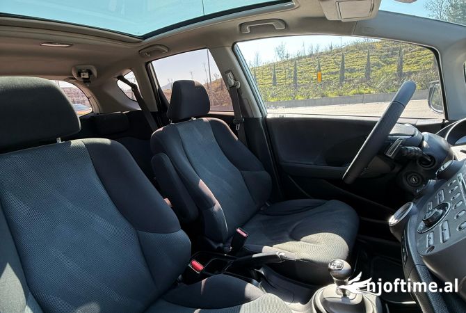 Makina ne shitje ne Tirane, Honda, 2010 Benzine,Kambio Automatik Pagesa 5,700  Euro.