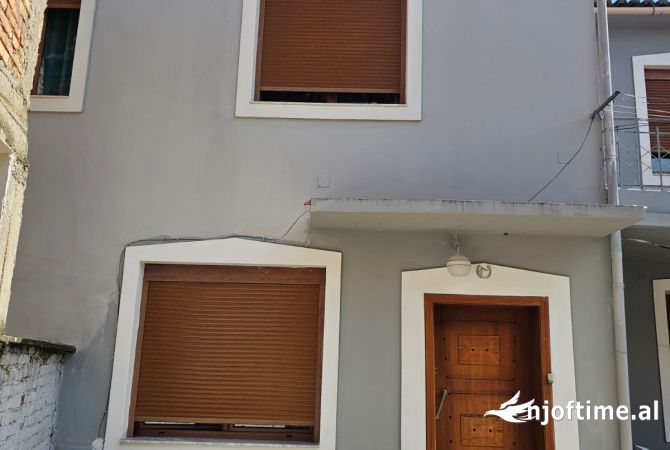 Shtepi me qera 4+1 ne Berat - 250 Euro