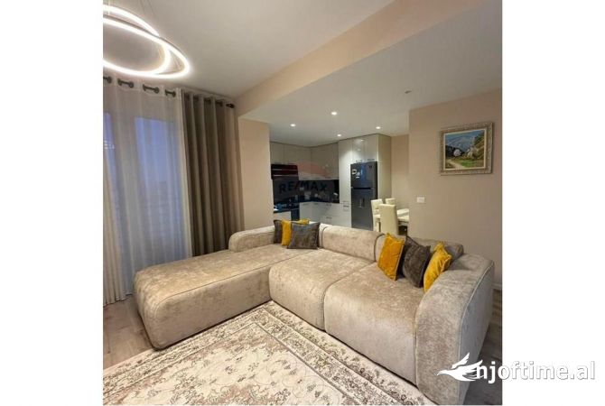 Shtepi me qera Apartament ne Tirane, 2+1, Mobilimi E mobiluar, Pagesa 800  Euro.