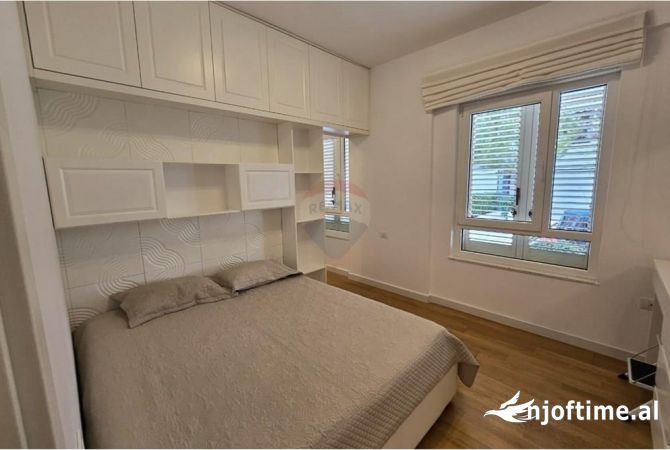 Jepet me qera apartament 2+1 tek Liqeni i Thate.....