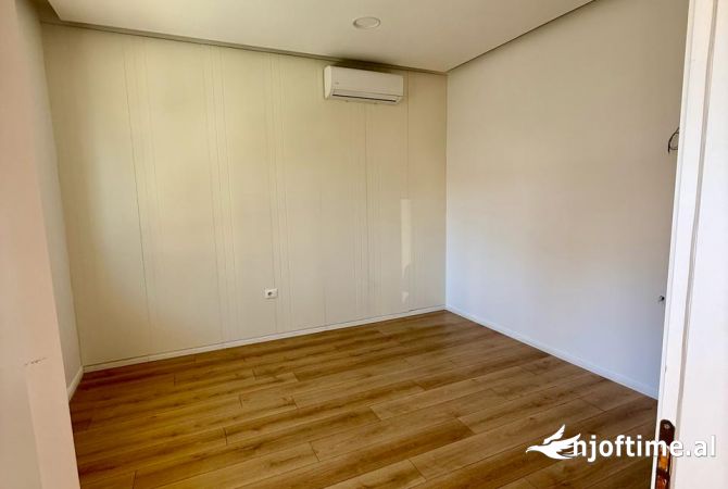 Super vile me qira tek Komuna e Parisit Per Biznes