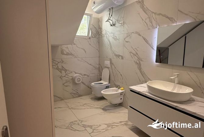 Ambient biznesi me qera 3+1 ne Tirane - 2,300 Euro