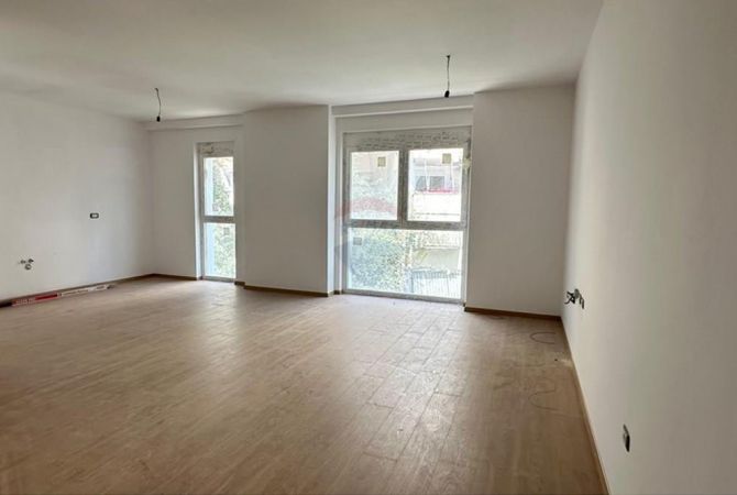 Shtepi me qera 2+1 ne Tirane - 1,300 Euro